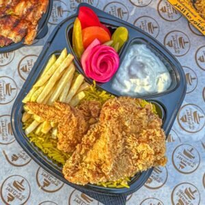 ربع صدر بروستد  (يضاف أرز،بطاطس،تومية،تومية سبايسي،كول سلو،مخلل،عيش)