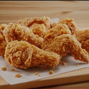 نصف فرخة بروستد 4 قطع (يضاف أرز،بطاطس،تومية،تومية سبايسي،كول سلو،مخلل،عيش)